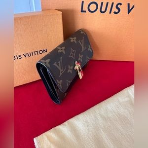 AUTHENTIC Louis Vuitton Flower Compact Wallet. Monogram Canvas.